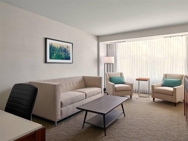 Delta Hotels By Marriott Milwaukee Northwest Menomonee Falls Exterior photo