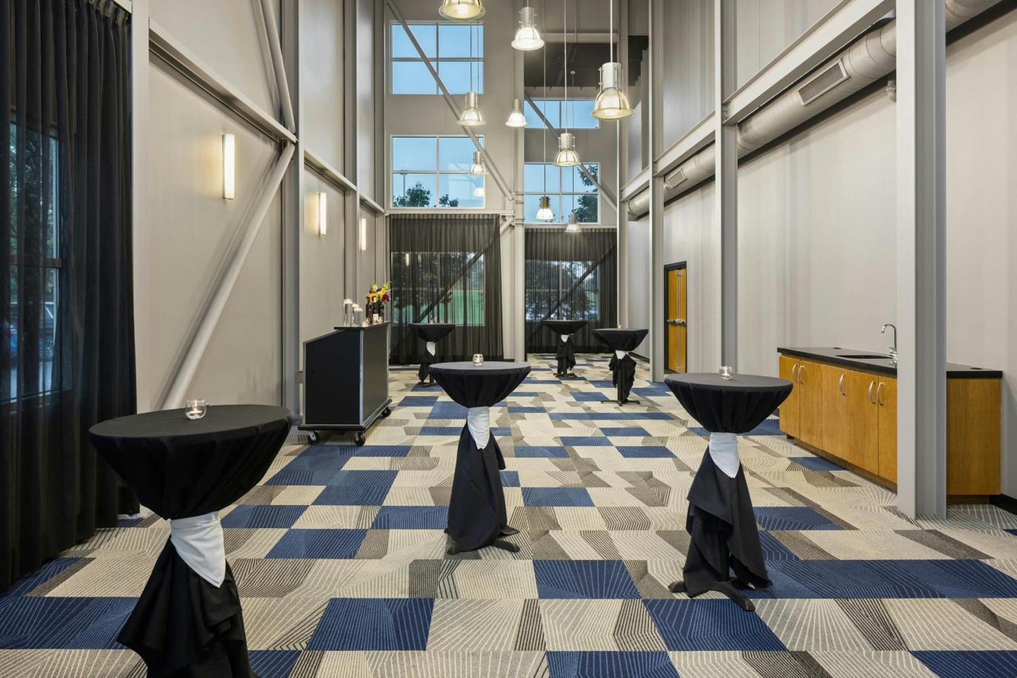 Delta Hotels By Marriott Milwaukee Northwest Menomonee Falls Exterior photo