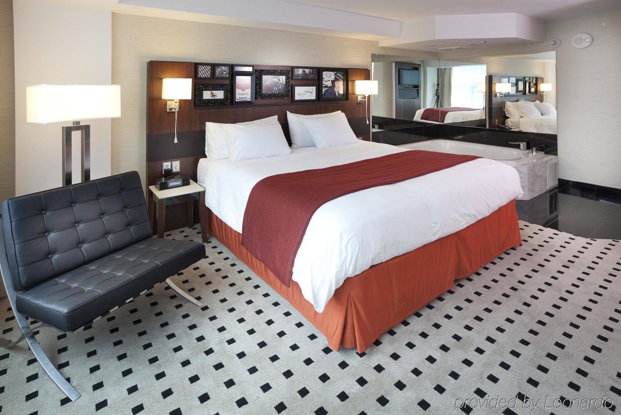 Delta Hotels By Marriott Milwaukee Northwest Menomonee Falls Room photo